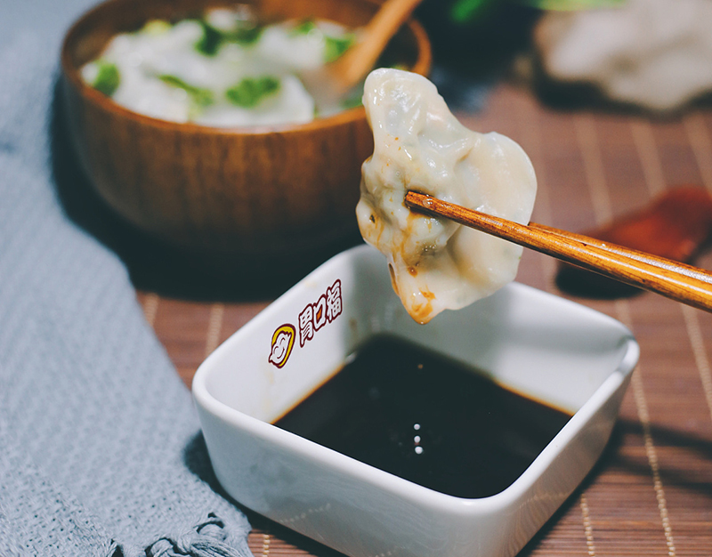 中秋佳節(jié)，月圓之夜，與家人歡聚，吃團圓餃子！